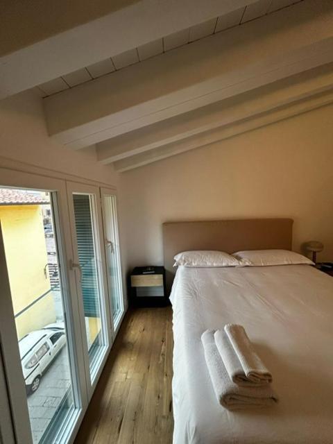Waterfront Balcony I Grani 5 Resort Grand Suite Livorno Exteriör bild