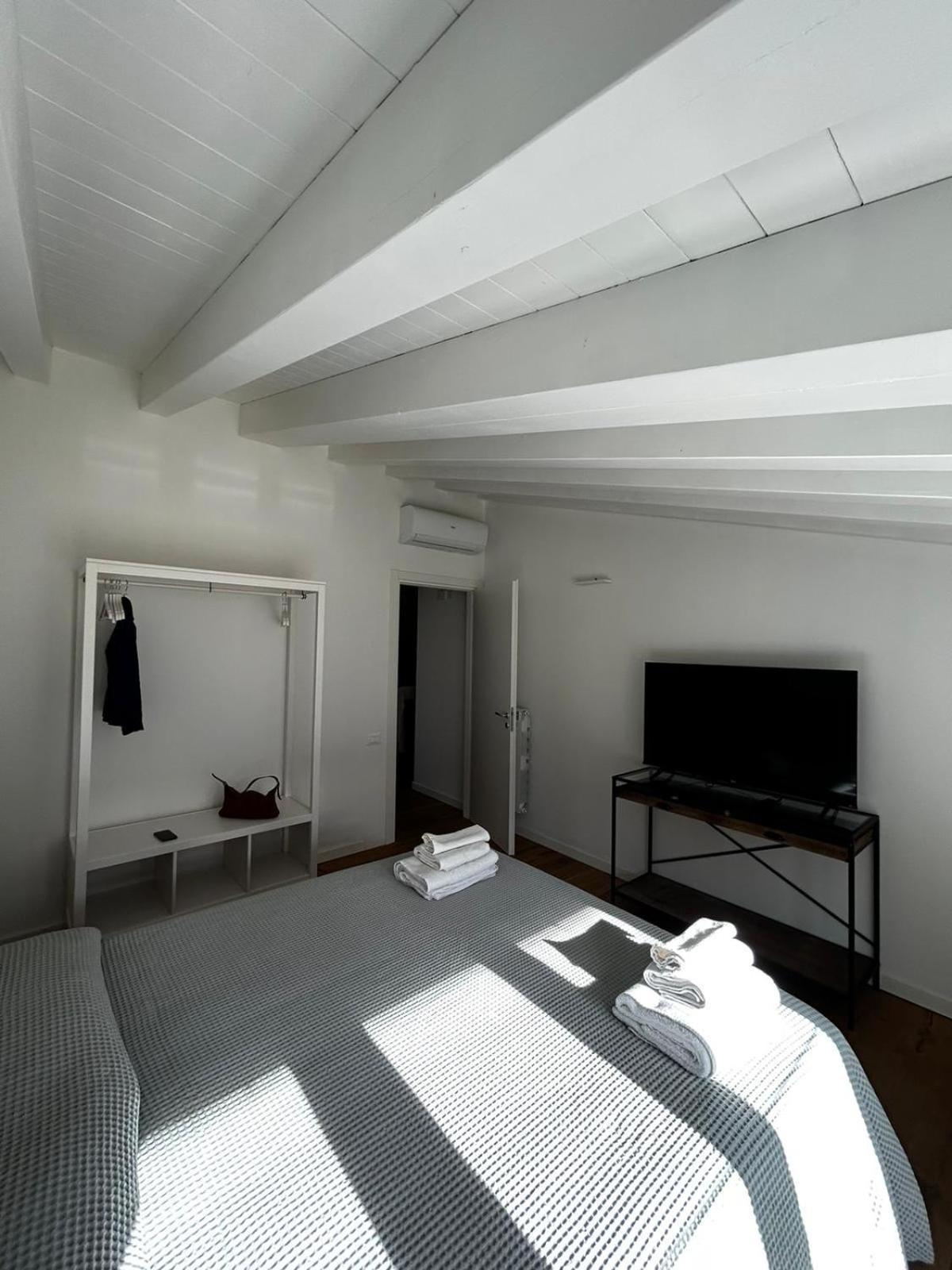 Waterfront Balcony I Grani 5 Resort Grand Suite Livorno Exteriör bild